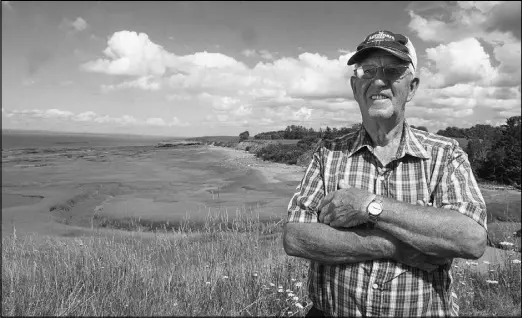  ?? RYAN TAPLIN/SALTWIRE NETWORK ?? Roderick Densmore has lost several acres of farmland due to erosion in Hants County.