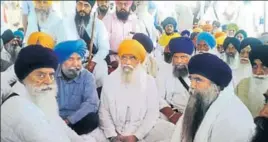  ?? HT PHOTO ?? Former Akal Takht jathedar Jasvir Singh Rode (left), parallel jathedar Dhian Singh Mand (centre) and Damdami Taksal chief Harnam Singh Dhumma (right) at Bargari in Faridkot on Friday.