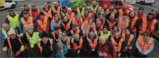  ?? Photos by Valerie O’Sullivan ?? right: Volunteers from Killarney along with staff members of Kerry County Council and KWD Recycling, gather at Daly’s for The Annual KWD County Clean-Up Day.