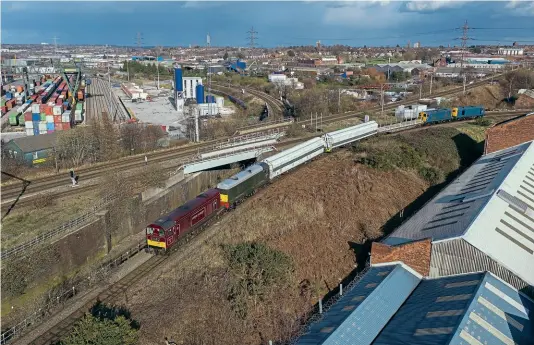  ?? ?? Type 1s Nos. 20142+20007 and 20189+20205 top-and-tail the 6Z18/13.42 Kings Norton to Crewe working of barrier wagons on the eastern approach to Birmingham New Street on February 22, with the Landor Street Freightlin­er terminal in the background.