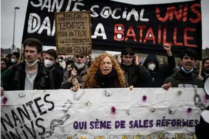  ?? ?? Protesters in Nantes on Thursday. Growing numbers of young people have begun taking part in the strikes. Photograph: Loïc Venance/ AFP/Getty