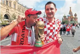  ??  ?? Hrvatski navijači sanjali su o finalu i osvajanju ovog trofeja