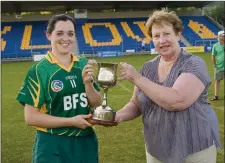  ??  ?? Knockanann­a captain Sinead Byrne is presented with the league cup by Chairperso­n of Wicklow Camogie Breda Byrne.