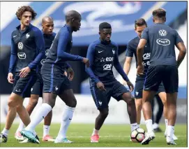  ??  ?? Dembélé et les Bleus sont attendus au tournant, ce soir, contre l’Angleterre.