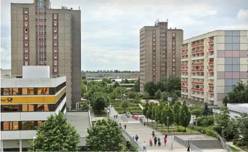  ?? Foto: dpa/Jan Woitas ?? Die Stuttgarte­r Allee im Zentrum von Leipzig-Grünau