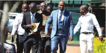  ?? ?? Nhimbe Fresh Fruits managing director Edwin Masimba Moyo (second from right) arrives at Harare Magistrate­s Court yesterday on allegation­s of defrauding a businessma­n US$350 000 in a botched tobacco deal. Picture: Lee Maidza