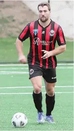  ?? ?? Above left: United’s Xavier Nardone made his first start for the year against Boroondara Eagles.