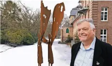  ?? RP-FOTO: KNAPPE ?? Robert Hartmann vor der Stahlskulp­tur „Engel erwartend ...“.