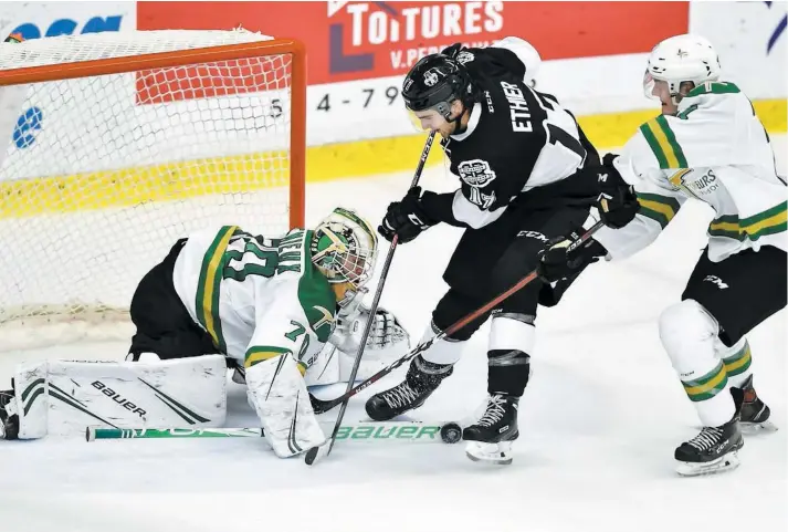  ?? PHOTO D’ARCHIVES ?? Le gardien des Foreurs Jonathan Lemieux a stoppé 38 des 39 tirs de l’Armada auxquels il a fait face hier après-midi.