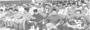  ??  ?? RAIME, Madiyem, Firdaus dan Kassim ketika program Maulidur Rasul di Dewan Datuk Seri Panglima Antenom.