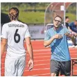  ?? FOTO: FRÖHLICH ?? Trainer Daniel Pilch (r.) ist zufrieden mit seinem Team.