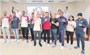  ?? ?? Miembros de la Selección Nacional de Boxeo y dirigentes de la entidad en rueda de prensa realizada en la sede del Comité Olímpico Dominicano.