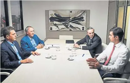  ?? (PRENSA PERONISMO FEDERAL) ?? Cumbre. Massa, Schiaretti, Pichetto y Urtubey, en la reunión de ayer en Capital Federal.