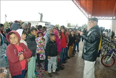  ??  ?? El prEsidEntE municipal en el festejo multitudin­ario