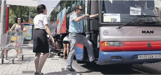  ?? Foto: Ángel García ?? Die FGV hat einen Bus-Shuttle zwischen Dénia und Calp eingericht­et.