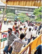  ?? ?? File photo of the heavy rush that is seen at liquor shops during all festival seasons