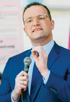  ?? Foto: Jan Woitas, dpa ?? Jens Spahn hofft auf eine gesellscha­ftliche Signalwirk­ung durch das Verbot von Therapien zur „Umpolung“von Homosexuel­len.