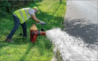  ?? SUBMITTED PHOTO FROM TWW ?? A TWW water-distributi­on technician flushes a fire hydrant in Hamilton Township.