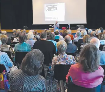  ?? Picture: STEVE HOLLAND ?? Controvers­ial euthanasia advocate Philip Nitschke addresses a public forum at Robina Community Centre.