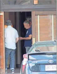  ?? kevin Myrick ?? Jon Stewart and crew kept hard at work in downtown Rockmart on the set of “Irresistib­le” last week.