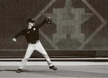  ?? Karen Warren / Staff photograph­er ?? Astros righthande­r Zack Greinke does not enjoy the monotony of spring training. Last spring, he threw at a local college before arriving 10 days after pitchers and catchers reported — and showed few ill effects.