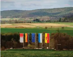  ?? Foto: dpa/Nicolas Armer ?? Fest ausgebaut: der heutige EU-Mittelpunk­t in Westerngru­nd