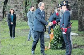  ?? QUIQUE GARCÍA / EFE ?? Torra, Torrent i Colau ahir en l’ofrena a Companys a Montjuïc