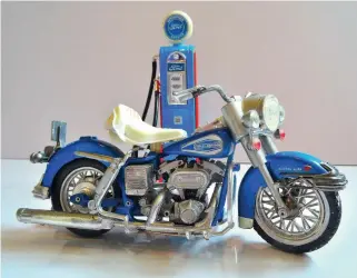  ??  ?? ▲ Polistil 1/15 Harley Davidson Electra Glide 1973.