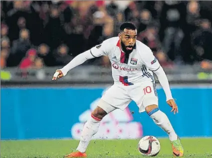  ?? FOTO: GYI ?? Alexandre Lacazette no jugará en el Atlético La sanción de la FIFA ha impedido finalmente al club madrileño fichar al delantero francés