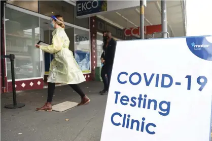  ?? Photograph: Dan Peled/EPA ?? A health worker walks outside a Covid-19 testing clinic in Brisbane on Tuesday.