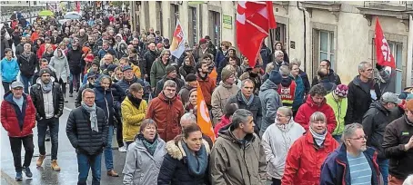  ?? | PHOTO : OUEST-FRANCE ?? La manifestat­ion est partie du port de Vannes pour aller vers la préfecture.