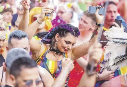  ?? Foto: David Revenga ?? LGTBI hat künftig, wie hier in Benidorm, auch in Calp guten Grund zum Feiern.