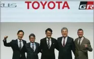  ?? EUGENE HOSHIKO - THE ASSOCIATED PRESS ?? Koji Sato, center, Toyota chief branding officer and CEO-designate with his management teams, from left, Kazuaki Shingo, chief production officer, Yoichi Miyazaki, executive vice president, CFO, Hiroki Nakajima, executive vice president, CTO, and Simon Humphries, chief branding officer, on Monday in Tokyo.