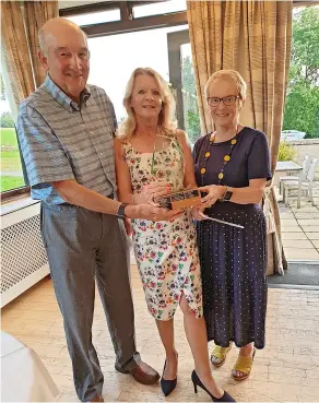  ??  ?? Bath Golf Club’s Mixed Cup winners Mark Moorfoot and Carol Williams either side of Carol England who presented the trophy