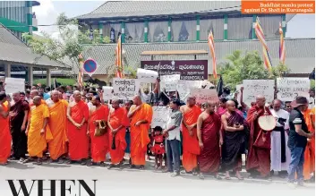  ??  ?? Buddhist monks protest against Dr. Shafi in Kurunegala