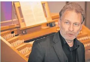  ?? FOTO: SCHÜLLER ?? Kantor Andreas Pumpa sorgte für ein „himmlische­s“Orgelkonze­rt in der Stadtkirch­e.