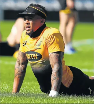  ?? Picture: GALLO IMAGES ?? GETING PUMPED: Elton Jantjies hard at work during a team training session at Kings Park in Durban yesterday