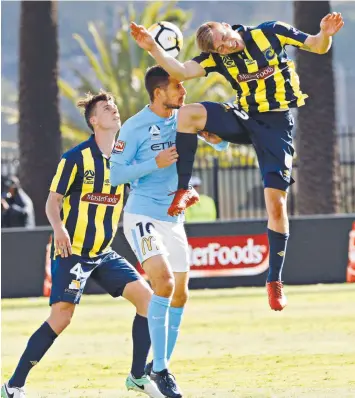  ?? Picture: AAP ?? HEAD STRONG: Mariner Jacob Melling competes for the ball with City’s Darioi Vidosic.