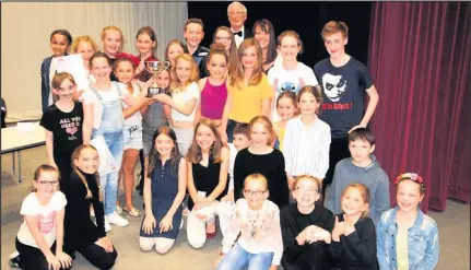  ??  ?? Pictured are the winning group with the trophy at the Chilwell Theatre, adjudicato­r Bob Wildgust and Sophia Thorne.