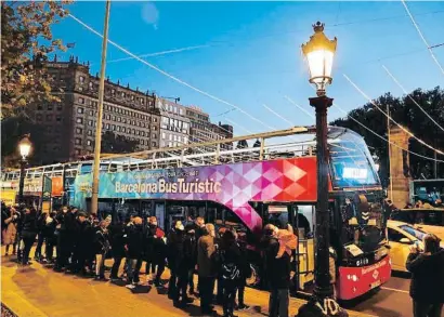  ?? ÀLEX GARCIA ?? Un autobús turístic a Barcelona durant la campanya de Nadal