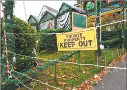  ??  ?? On the day of the foreclosur­e auction in November. Ron Merriman stretched cords acrosss his driveway attached to a warning sign.