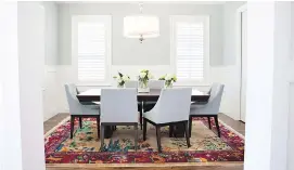  ??  ?? In dining rooms without drapes, upholstere­d chairs and a soft rug can bring a sense of warmth.