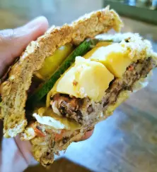  ??  ?? HEALTHY burger that tastes like beef but actually made from banana blossom and jackfruit