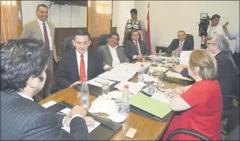  ??  ?? Óscar Tuma, Eduardo Petta, Sergio Rojas, Adrián Salas, Cristian Kriskovich, José Raúl Torres Kirmser y Gladys Bareiro, miembros del JEM.