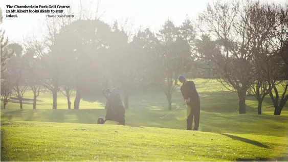  ?? Photo / Dean Purcell ?? The Chamberlai­n Park Golf Course in Mt Albert looks likely to stay intact.