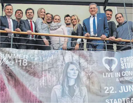  ?? FOTO: HAMPP: ?? Vertreter von Stadt und Sponsoren freuen sich auf das Open Air am 22. Juni im Bopfinger Stadtgarte­n.