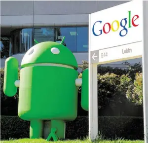  ?? BILD: SN/DPA ?? Das Android-Logo vor dem Google-Eingang in Kalifornie­n. Laut der Designerin ist das Logo eine Mischung aus Roboter und WC-Männchen.