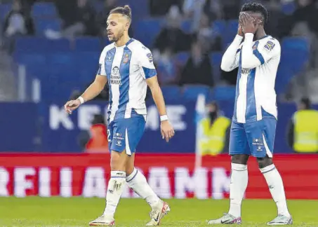  ?? // VALENTÍ ENRICH ?? Martin Braithwait­e y Keita Baldé, en el duelo ante el Burgos