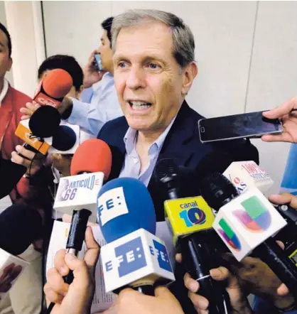  ?? AP ?? El jefe de la misión de derechos humanos de la ONU en Nicaragua, Guillermo Fernández, dio declaracio­nes a la prensa este viernes, en Managua, luego de reunirse con el canciller, Denis Moncada.