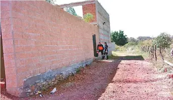  ?? FOTOS: ESPECIAL ?? Encuentran hombre asesinado dentro de una casa en construcci­ón en Tlajomulco